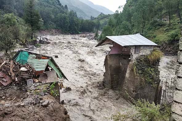 उत्तरकाशी में फटा बादल! दहशत में ग्रामीण, खेत-खलिहान को भारी नुकसान